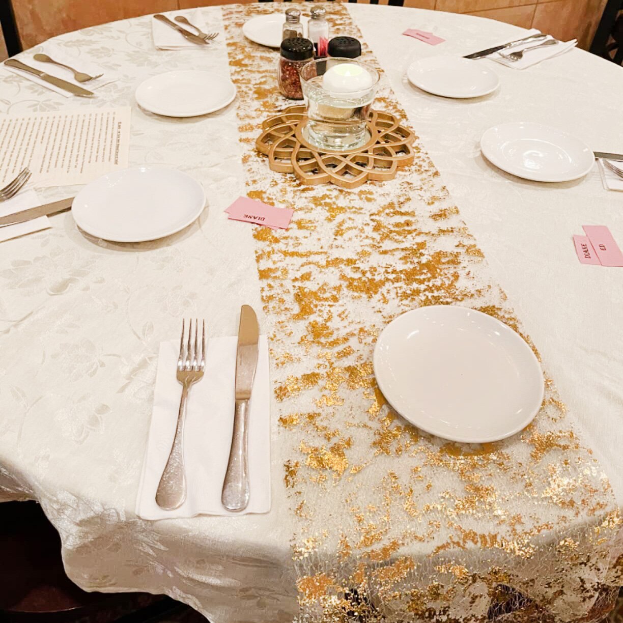Sparkle Metallic Gold Thin Tab – обзор и цена Christmas Table Runner